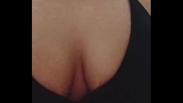 Brincando com o óleo nos meus peitos