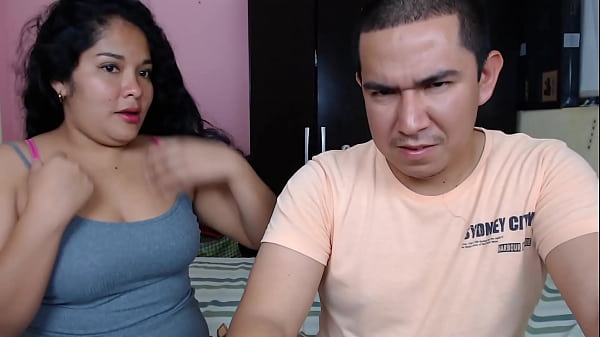 Hermosa webcamer disfruta de follar muy duro frente a la cámara con sus tacones altos
